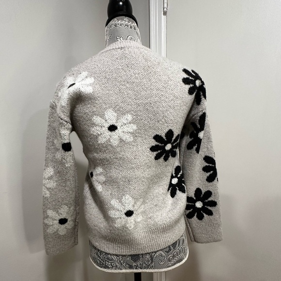 Women’s grey Truth by republic Severine style Crew Neck Sweater Black/White. SP - Picture 2 of 12